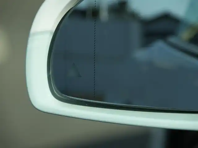 メルセデス・ベンツ ＳＬＫ２００ レーダーセーフティエディション 静岡県 2014(平26)年 4.6万km ポーラホワイト レーダーセーフティパッケージ/LKA/ACC/ブラインドスポットアシスト/パークトロニックセンサー/純正HDDナビ/　コマンドシステム/USB・DVD/フルセグTV/社外GPSレーダー/フロントドラレコ/DSRC車載器ETC/マジック・スカイコントロール付き/　パトリオットガラスルーフ（電動開閉式ハードトップ）/赤レザーシート/メモリ付きパワーシート/シートエアスカーフ/シートヒーター