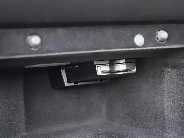 メルセデス・ベンツ ＳＬＫ２００ レーダーセーフティエディション 静岡県 2014(平26)年 4.6万km ポーラホワイト レーダーセーフティパッケージ/LKA/ACC/ブラインドスポットアシスト/パークトロニックセンサー/純正HDDナビ/　コマンドシステム/USB・DVD/フルセグTV/社外GPSレーダー/フロントドラレコ/DSRC車載器ETC/マジック・スカイコントロール付き/　パトリオットガラスルーフ（電動開閉式ハードトップ）/赤レザーシート/メモリ付きパワーシート/シートエアスカーフ/シートヒーター