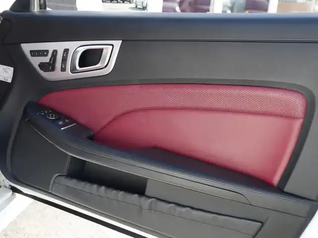 メルセデス・ベンツ ＳＬＫ２００ レーダーセーフティエディション 静岡県 2014(平26)年 4.6万km ポーラホワイト レーダーセーフティパッケージ/LKA/ACC/ブラインドスポットアシスト/パークトロニックセンサー/純正HDDナビ/　コマンドシステム/USB・DVD/フルセグTV/社外GPSレーダー/フロントドラレコ/DSRC車載器ETC/マジック・スカイコントロール付き/　パトリオットガラスルーフ（電動開閉式ハードトップ）/赤レザーシート/メモリ付きパワーシート/シートエアスカーフ/シートヒーター