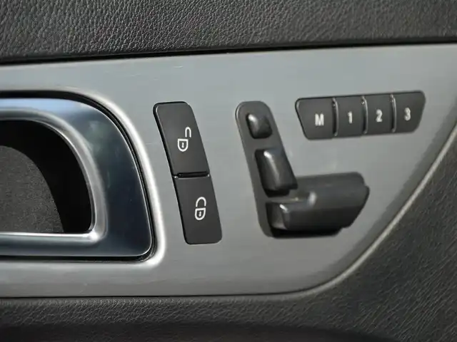 メルセデス・ベンツ ＳＬＫ２００ レーダーセーフティエディション 静岡県 2014(平26)年 4.6万km ポーラホワイト レーダーセーフティパッケージ/LKA/ACC/ブラインドスポットアシスト/パークトロニックセンサー/純正HDDナビ/　コマンドシステム/USB・DVD/フルセグTV/社外GPSレーダー/フロントドラレコ/DSRC車載器ETC/マジック・スカイコントロール付き/　パトリオットガラスルーフ（電動開閉式ハードトップ）/赤レザーシート/メモリ付きパワーシート/シートエアスカーフ/シートヒーター