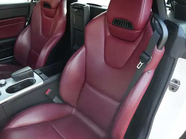 メルセデス・ベンツ ＳＬＫ２００ レーダーセーフティエディション 静岡県 2014(平26)年 4.6万km ポーラホワイト レーダーセーフティパッケージ/LKA/ACC/ブラインドスポットアシスト/パークトロニックセンサー/純正HDDナビ/　コマンドシステム/USB・DVD/フルセグTV/社外GPSレーダー/フロントドラレコ/DSRC車載器ETC/マジック・スカイコントロール付き/　パトリオットガラスルーフ（電動開閉式ハードトップ）/赤レザーシート/メモリ付きパワーシート/シートエアスカーフ/シートヒーター