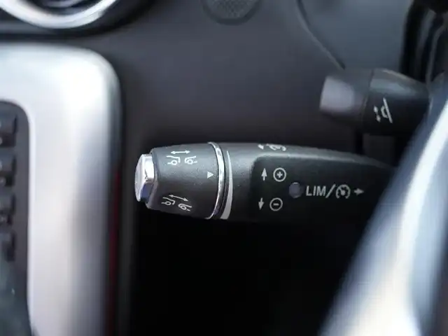 メルセデス・ベンツ ＳＬＫ２００ レーダーセーフティエディション 静岡県 2014(平26)年 4.6万km ポーラホワイト レーダーセーフティパッケージ/LKA/ACC/ブラインドスポットアシスト/パークトロニックセンサー/純正HDDナビ/　コマンドシステム/USB・DVD/フルセグTV/社外GPSレーダー/フロントドラレコ/DSRC車載器ETC/マジック・スカイコントロール付き/　パトリオットガラスルーフ（電動開閉式ハードトップ）/赤レザーシート/メモリ付きパワーシート/シートエアスカーフ/シートヒーター