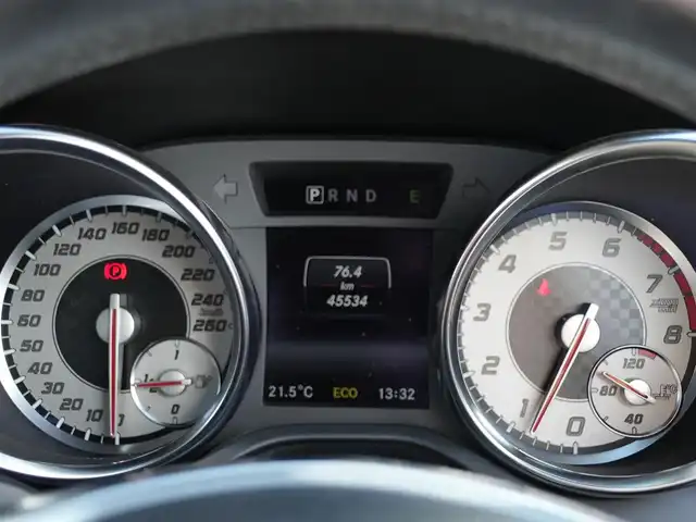 メルセデス・ベンツ ＳＬＫ２００ レーダーセーフティエディション 静岡県 2014(平26)年 4.6万km ポーラホワイト レーダーセーフティパッケージ/LKA/ACC/ブラインドスポットアシスト/パークトロニックセンサー/純正HDDナビ/　コマンドシステム/USB・DVD/フルセグTV/社外GPSレーダー/フロントドラレコ/DSRC車載器ETC/マジック・スカイコントロール付き/　パトリオットガラスルーフ（電動開閉式ハードトップ）/赤レザーシート/メモリ付きパワーシート/シートエアスカーフ/シートヒーター