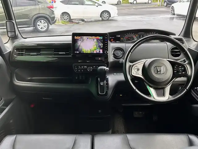 ホンダ Ｎ ＢＯＸ カスタム G L ターボ ホンダセンシング 宮城県 2018(平30)年 5.9万km プレミアムホワイトパールⅡ 禁煙車/登録時走行距離：58853km/ディーラーオプション純正8インチナビ/CD/DVD/フルセグTV/Bluetooth/バックカメラ/前方ドライブレコーダー/ビルトインETC/衝突被害軽減システム/後方センサー/横滑り防止装置/レーンキープアシスト/レーダークルーズコントロール/アイドリングストップ/LEDヘッドライト/フォグランプ/オートライト/ハーフレザーシート/パドルシフト/サンシェード/両側パワースライドドア/エンジンスタートボタン/スマートキー/純正フロアマット/純正15インチアルミホイール