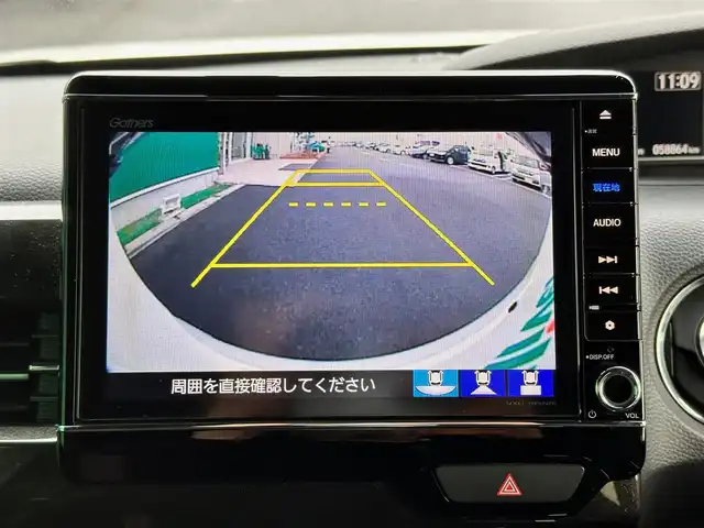 ホンダ Ｎ ＢＯＸ カスタム G L ターボ ホンダセンシング 宮城県 2018(平30)年 5.9万km プレミアムホワイトパールⅡ 禁煙車/登録時走行距離：58853km/ディーラーオプション純正8インチナビ/CD/DVD/フルセグTV/Bluetooth/バックカメラ/前方ドライブレコーダー/ビルトインETC/衝突被害軽減システム/後方センサー/横滑り防止装置/レーンキープアシスト/レーダークルーズコントロール/アイドリングストップ/LEDヘッドライト/フォグランプ/オートライト/ハーフレザーシート/パドルシフト/サンシェード/両側パワースライドドア/エンジンスタートボタン/スマートキー/純正フロアマット/純正15インチアルミホイール