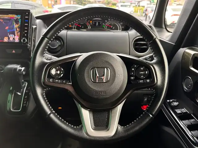 ホンダ Ｎ ＢＯＸ カスタム G L ターボ ホンダセンシング 宮城県 2018(平30)年 5.9万km プレミアムホワイトパールⅡ 禁煙車/登録時走行距離：58853km/ディーラーオプション純正8インチナビ/CD/DVD/フルセグTV/Bluetooth/バックカメラ/前方ドライブレコーダー/ビルトインETC/衝突被害軽減システム/後方センサー/横滑り防止装置/レーンキープアシスト/レーダークルーズコントロール/アイドリングストップ/LEDヘッドライト/フォグランプ/オートライト/ハーフレザーシート/パドルシフト/サンシェード/両側パワースライドドア/エンジンスタートボタン/スマートキー/純正フロアマット/純正15インチアルミホイール