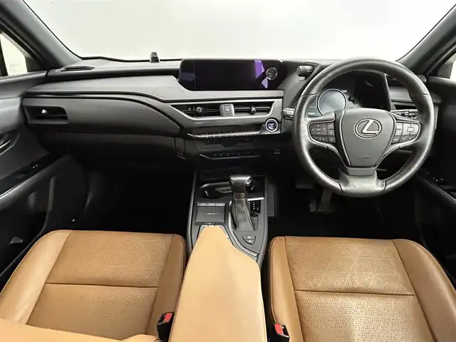 レクサス ＵＸ 250h バージョンL 道央・札幌 2020(令2)年 2.6万km グラファイトブラックガラスフレーク ・ワンオーナー/・４WD/・純正SDナビ/・パノラミックビューモニター/・CD/DVD/SD/BT/フルセグ/・ビルトインETC2.0/・ドライブレコーダー/・自動防眩ルームミラー/・レクサスセーフティシステム＋/・プリクラッシュセーフティ/・レーンチェンジアシスト/・レーダークルーズコントロール/・プロアクティブドライビングアシスト/・アダプティブハイビームシステム/・ブラインドスポットモニター/・クリアランスソナー/・ヘッドアップディスプレイ/・レザーシート/・前席パワーシート/・シートベンチレーション/・前席シートヒーター/・前席シートエアコン/・ステアリングヒーター/・パワーバックドア/・純正18インチAW/・スペアキー/・取扱説明書/・保証書/・純正フロアマット