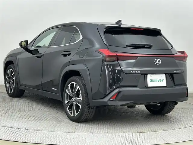 レクサス ＵＸ 250h バージョンL 道央・札幌 2020(令2)年 2.6万km グラファイトブラックガラスフレーク ・ワンオーナー/・４WD/・純正SDナビ/・パノラミックビューモニター/・CD/DVD/SD/BT/フルセグ/・ビルトインETC2.0/・ドライブレコーダー/・自動防眩ルームミラー/・レクサスセーフティシステム＋/・プリクラッシュセーフティ/・レーンチェンジアシスト/・レーダークルーズコントロール/・プロアクティブドライビングアシスト/・アダプティブハイビームシステム/・ブラインドスポットモニター/・クリアランスソナー/・ヘッドアップディスプレイ/・レザーシート/・前席パワーシート/・シートベンチレーション/・前席シートヒーター/・前席シートエアコン/・ステアリングヒーター/・パワーバックドア/・純正18インチAW/・スペアキー/・取扱説明書/・保証書/・純正フロアマット