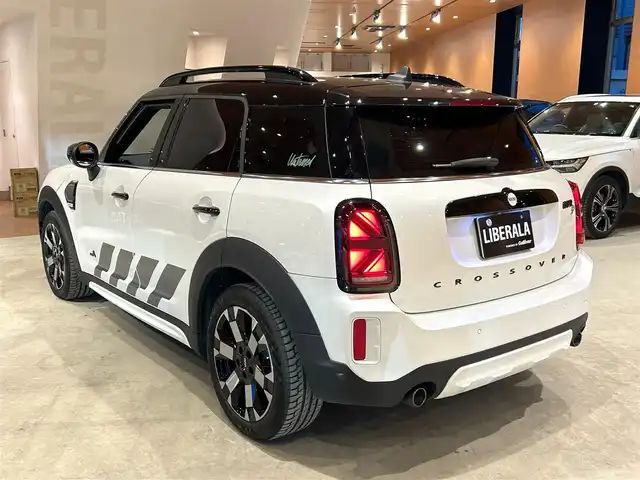 ＭＩＮＩ ＢＭＷ ミニ クロスオーバー クーパー SD オール4 道央・札幌 2023(令5)年 0.9万km 白 特別仕様車(アンテイムドエディション)/　・MINIYoursレザーラウンジハイランドグリーン/　・専用18インチアロイホイール/　・専用サイドスカットル/　・専用サイドストライプ/純正HDDナビ/AppleCarPlay/USB/Bluetooth/バックカメラ/PDC/パーキングアシスト/ACC/ドライビングアシスト/マルチディスプレイメーターパネル/LEDヘッドライト/電動リアゲート