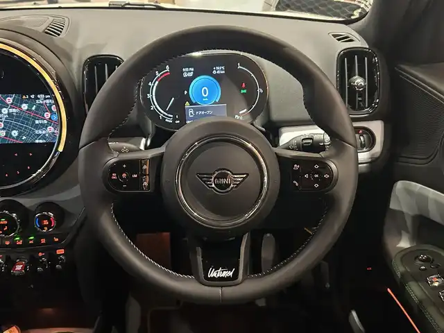 ＭＩＮＩ ＢＭＷ ミニ クロスオーバー クーパー SD オール4 道央・札幌 2023(令5)年 0.9万km 白 特別仕様車(アンテイムドエディション)/　・MINIYoursレザーラウンジハイランドグリーン/　・専用18インチアロイホイール/　・専用サイドスカットル/　・専用サイドストライプ/純正HDDナビ/AppleCarPlay/USB/Bluetooth/バックカメラ/PDC/パーキングアシスト/ACC/ドライビングアシスト/マルチディスプレイメーターパネル/LEDヘッドライト/電動リアゲート