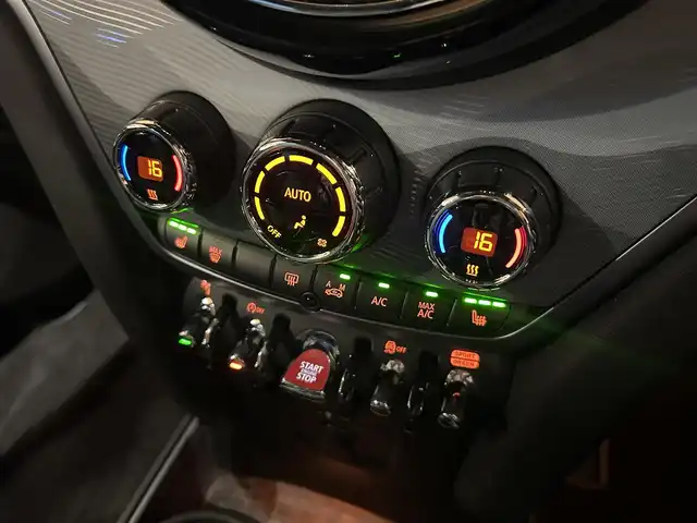 ＭＩＮＩ ＢＭＷ ミニ クロスオーバー クーパー SD オール4 道央・札幌 2023(令5)年 0.9万km 白 特別仕様車(アンテイムドエディション)/　・MINIYoursレザーラウンジハイランドグリーン/　・専用18インチアロイホイール/　・専用サイドスカットル/　・専用サイドストライプ/純正HDDナビ/AppleCarPlay/USB/Bluetooth/バックカメラ/PDC/パーキングアシスト/ACC/ドライビングアシスト/マルチディスプレイメーターパネル/LEDヘッドライト/電動リアゲート