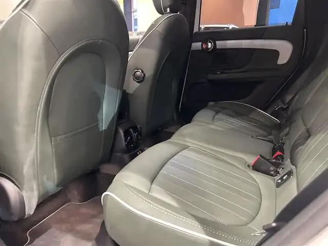ＭＩＮＩ ＢＭＷ ミニ クロスオーバー クーパー SD オール4 道央・札幌 2023(令5)年 0.9万km 白 特別仕様車(アンテイムドエディション)/　・MINIYoursレザーラウンジハイランドグリーン/　・専用18インチアロイホイール/　・専用サイドスカットル/　・専用サイドストライプ/純正HDDナビ/AppleCarPlay/USB/Bluetooth/バックカメラ/PDC/パーキングアシスト/ACC/ドライビングアシスト/マルチディスプレイメーターパネル/LEDヘッドライト/電動リアゲート