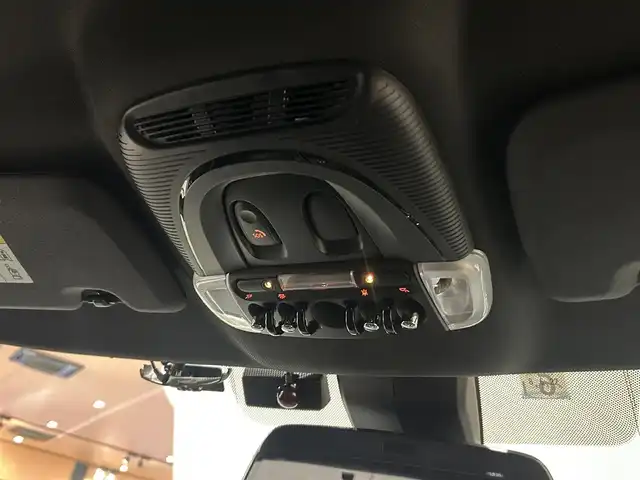 ＭＩＮＩ ＢＭＷ ミニ クロスオーバー クーパー SD オール4 道央・札幌 2023(令5)年 0.9万km 白 特別仕様車(アンテイムドエディション)/　・MINIYoursレザーラウンジハイランドグリーン/　・専用18インチアロイホイール/　・専用サイドスカットル/　・専用サイドストライプ/純正HDDナビ/AppleCarPlay/USB/Bluetooth/バックカメラ/PDC/パーキングアシスト/ACC/ドライビングアシスト/マルチディスプレイメーターパネル/LEDヘッドライト/電動リアゲート