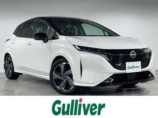 日産 オーラ G レザーエディション 神奈川県 2022(令4)年 2.3万km ピュアホワイトパール / スーパーブラック 2トーン 9型メーカーオプションナビゲーション/AM FM Bluetooth フルセグ HDMI AppleCarPlay/アラウンドビューモニター/BOSEプレミアムサウンド/ビークルダイナミクスコントロール/ハンドル支援/プロパイロット/車線逸脱警報/車線逸脱防止支援/後側方車両検知警報/後側方衝突防止支援/エマージェンシーブレーキ/速度標識表示/標識検知支援/駐車支援/ふらつき警報/デジタルインナーミラー/レザーシート/前席シートヒーター/ステアリングヒーター/ステアリングリモコン/ビルトインETC2.0/オートホールド/純正フロアマット/インテリジェントキー/スペアキー/LEDヘッドライト/オートライト/オートマチックハイビーム/純正17インチアルミホイル
