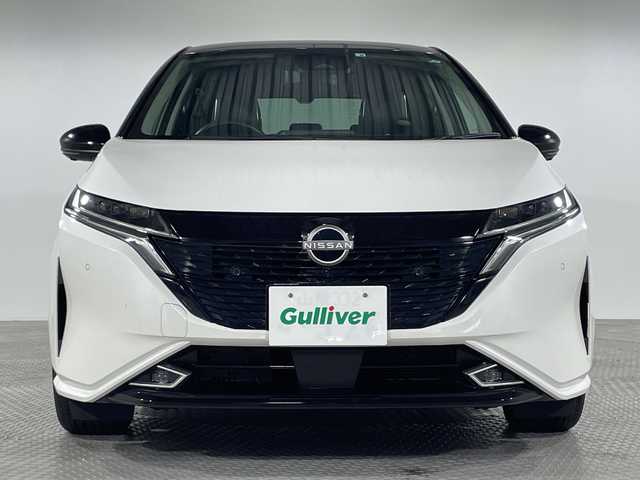 日産 オーラ G レザーエディション 神奈川県 2022(令4)年 2.3万km ピュアホワイトパール / スーパーブラック 2トーン 9型メーカーオプションナビゲーション/AM FM Bluetooth フルセグ HDMI AppleCarPlay/アラウンドビューモニター/BOSEプレミアムサウンド/ビークルダイナミクスコントロール/ハンドル支援/プロパイロット/車線逸脱警報/車線逸脱防止支援/後側方車両検知警報/後側方衝突防止支援/エマージェンシーブレーキ/速度標識表示/標識検知支援/駐車支援/ふらつき警報/デジタルインナーミラー/レザーシート/前席シートヒーター/ステアリングヒーター/ステアリングリモコン/ビルトインETC2.0/オートホールド/純正フロアマット/インテリジェントキー/スペアキー/LEDヘッドライト/オートライト/オートマチックハイビーム/純正17インチアルミホイル