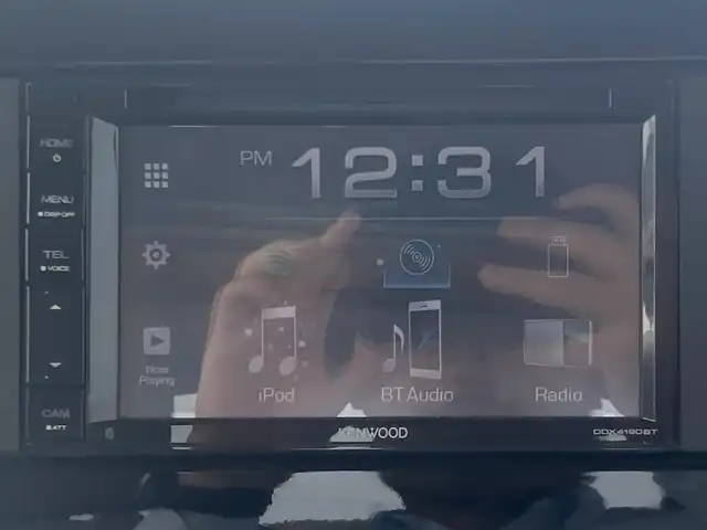 スズキ スペーシア HYBRID X 岡山県 2021(令3)年 0.5万km オフブルーメタリック/ホワイト2トーン ディスプレイオーディオ　DDX4190BT/Bluetooth、AM、FM、CD再生/シートバックテーブル/バックカメラ/USB充電ポート2口/コーナーポール/両側パワースライドドア/前後ドライブレコーダー　Y-210R/運転席シートヒーター/スマートキー/プッシュスタート