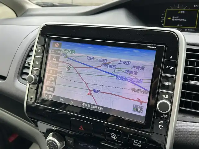 日産 セレナ X Vセレクション 山形県 2018(平30)年 8.7万km ブリリアントホワイトパール 純正9インチナビ/　AM/FM/TV/CD/DVD/Blu-ray/Bluetooth/USB/パーキングアシスト/純正前後ドライブレコーダー/両側電動スライドドア/エマージェンシーブレーキ/全方位カメラ/オートライト/禁煙車/コーナーセンサー前後/盗難防止/スタッドレス車載/クルーズコントロール/スマートキー/ドアバイザー/アイドリングストップ/ワンオーナー/純正オーディオ/プッシュスタート/パワーウインドウ/アイドリングストップ/横滑り防止/ビルトインETC