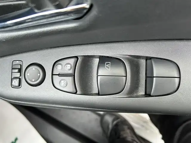 日産 セレナ X Vセレクション 山形県 2018(平30)年 8.7万km ブリリアントホワイトパール 純正9インチナビ/　AM/FM/TV/CD/DVD/Blu-ray/Bluetooth/USB/パーキングアシスト/純正前後ドライブレコーダー/両側電動スライドドア/エマージェンシーブレーキ/全方位カメラ/オートライト/禁煙車/コーナーセンサー前後/盗難防止/スタッドレス車載/クルーズコントロール/スマートキー/ドアバイザー/アイドリングストップ/ワンオーナー/純正オーディオ/プッシュスタート/パワーウインドウ/アイドリングストップ/横滑り防止/ビルトインETC