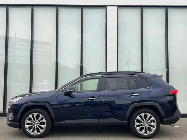 トヨタ ＲＡＶ４ G Zパッケージ 大阪府 2020(令2)年 4.7万km ダークブルーマイカ ワンオーナー/純正ナビ/   フルセグTV/CD/DVD/Bluetooth/USB/ＢＳＭ/バックモニター/衝突軽減ブレーキ/横滑り防止装置/コーナーセンサー/前席シートヒーター/スマートルームミラー/レーダークルーズコントロール/ステアリングヒーター/ステアリングスイッチ/運転席メモリー付きパワーシート/電動リアゲート/ダウンヒルアシストコントロール/オートマチックハイビーム/ルーフレール/純正19インチアルミホイール/純正フロアマット/プッシュスタート/スマートキー/ETC/LEDライト