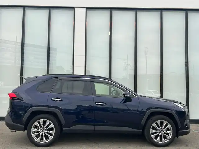 トヨタ ＲＡＶ４ G Zパッケージ 大阪府 2020(令2)年 4.7万km ダークブルーマイカ ワンオーナー/純正ナビ/   フルセグTV/CD/DVD/Bluetooth/USB/ＢＳＭ/バックモニター/衝突軽減ブレーキ/横滑り防止装置/コーナーセンサー/前席シートヒーター/スマートルームミラー/レーダークルーズコントロール/ステアリングヒーター/ステアリングスイッチ/運転席メモリー付きパワーシート/電動リアゲート/ダウンヒルアシストコントロール/オートマチックハイビーム/ルーフレール/純正19インチアルミホイール/純正フロアマット/プッシュスタート/スマートキー/ETC/LEDライト