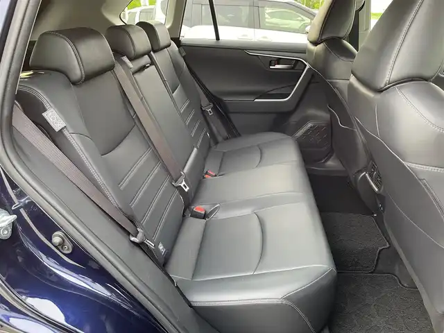 トヨタ ＲＡＶ４ G Zパッケージ 大阪府 2020(令2)年 4.7万km ダークブルーマイカ ワンオーナー/純正ナビ/   フルセグTV/CD/DVD/Bluetooth/USB/ＢＳＭ/バックモニター/衝突軽減ブレーキ/横滑り防止装置/コーナーセンサー/前席シートヒーター/スマートルームミラー/レーダークルーズコントロール/ステアリングヒーター/ステアリングスイッチ/運転席メモリー付きパワーシート/電動リアゲート/ダウンヒルアシストコントロール/オートマチックハイビーム/ルーフレール/純正19インチアルミホイール/純正フロアマット/プッシュスタート/スマートキー/ETC/LEDライト