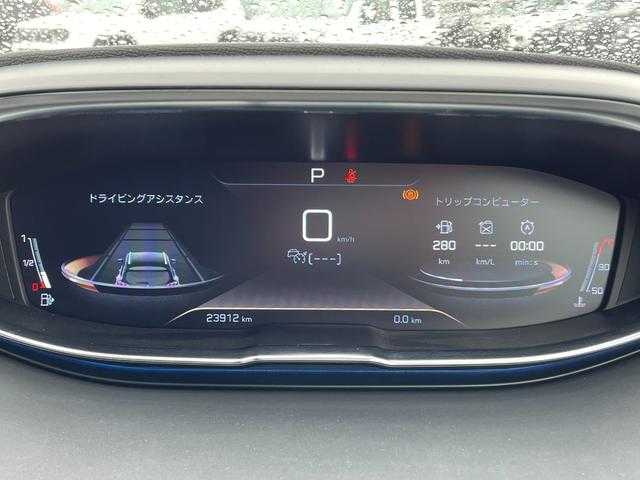 プジョー ３００８ 埼玉県 2020(令2)年 2.4万km 緑 半革　/パワーシート　/シートヒーター　/宇トップビューモニター　/レーンキープアシスト　/パワートランクグリッド　/純正１８インチアルミホイール　/アダプティブクルーズコントロール　/ＢＳＭ
