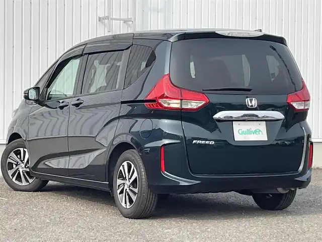 ホンダ フリード G ホンダセンシング 熊本県 2019(平31)年 4.3万km フォレストグリーンパール 純正９インチナビ/・AM/FM/CD/DVD/BT/SD/・フルセグTV（走行中視聴可能）/・バックカメラ/ホンダセンシング/・衝突軽減ブレーキ/・車線維持支援システム/・アダプティブクルーズコントロール/・誤発信抑制機能/・歩行者事故低減ステアリング/・後方誤発信抑制機能/・先行車発進お知らせ機能/・後方誤発信抑制機能/・オートハイビーム/LEDライト/前方ドライブレコーダー/Sパッケージ/・本革巻きステアリングホイール/・ステアリングスイッチ/・15インチ純正アルミホイール/・コンビシート/・シートバックアッパーポケット/ビルトインETC/両側パワースライドドア/アダプティブコーナーリングライト/ウィンカーミラー/後席ロールサンシェード/熱線デフォッガースイッチ/ウォークスルー/アイドリングストップ/純正フロアマット/ドアバイザー/プッシュスタート/スマートキー
