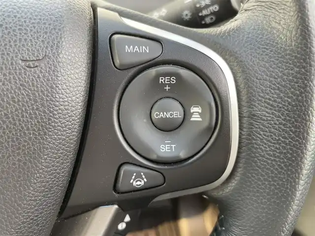 ホンダ フリード G ホンダセンシング 熊本県 2019(平31)年 4.3万km フォレストグリーンパール 純正９インチナビ/・AM/FM/CD/DVD/BT/SD/・フルセグTV（走行中視聴可能）/・バックカメラ/ホンダセンシング/・衝突軽減ブレーキ/・車線維持支援システム/・アダプティブクルーズコントロール/・誤発信抑制機能/・歩行者事故低減ステアリング/・後方誤発信抑制機能/・先行車発進お知らせ機能/・後方誤発信抑制機能/・オートハイビーム/LEDライト/前方ドライブレコーダー/Sパッケージ/・本革巻きステアリングホイール/・ステアリングスイッチ/・15インチ純正アルミホイール/・コンビシート/・シートバックアッパーポケット/ビルトインETC/両側パワースライドドア/アダプティブコーナーリングライト/ウィンカーミラー/後席ロールサンシェード/熱線デフォッガースイッチ/ウォークスルー/アイドリングストップ/純正フロアマット/ドアバイザー/プッシュスタート/スマートキー