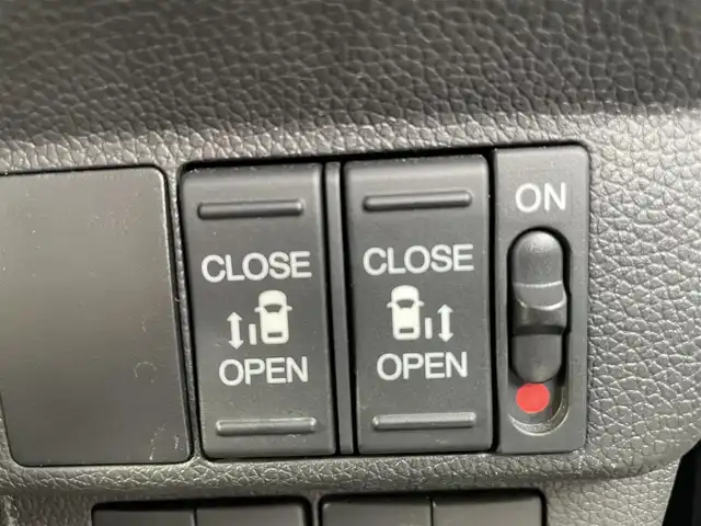 ホンダ フリード G ホンダセンシング 熊本県 2019(平31)年 4.3万km フォレストグリーンパール 純正９インチナビ/・AM/FM/CD/DVD/BT/SD/・フルセグTV（走行中視聴可能）/・バックカメラ/ホンダセンシング/・衝突軽減ブレーキ/・車線維持支援システム/・アダプティブクルーズコントロール/・誤発信抑制機能/・歩行者事故低減ステアリング/・後方誤発信抑制機能/・先行車発進お知らせ機能/・後方誤発信抑制機能/・オートハイビーム/LEDライト/前方ドライブレコーダー/Sパッケージ/・本革巻きステアリングホイール/・ステアリングスイッチ/・15インチ純正アルミホイール/・コンビシート/・シートバックアッパーポケット/ビルトインETC/両側パワースライドドア/アダプティブコーナーリングライト/ウィンカーミラー/後席ロールサンシェード/熱線デフォッガースイッチ/ウォークスルー/アイドリングストップ/純正フロアマット/ドアバイザー/プッシュスタート/スマートキー
