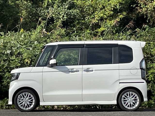ホンダ Ｎ ＢＯＸ カスタム L ターボ 大分県 2022(令4)年 2.3万km プラチナホワイトパール オプションワンタッチスライドドア/両側パワースライドドア /ホンダセンシング/アダプティブクルーズコントロール/レーンキープアシスト/ハーフレザーシート/シートヒーター/純正メモリーナビ/バックカメラ/フルセグ/DVD/Bluetooth/前後ドライブレコーダー/大型ルーフコンソール/純正15インチアルミホイール/純正LEDヘッドライト/オートライトコントロール/ETC/ステアリングリモコン