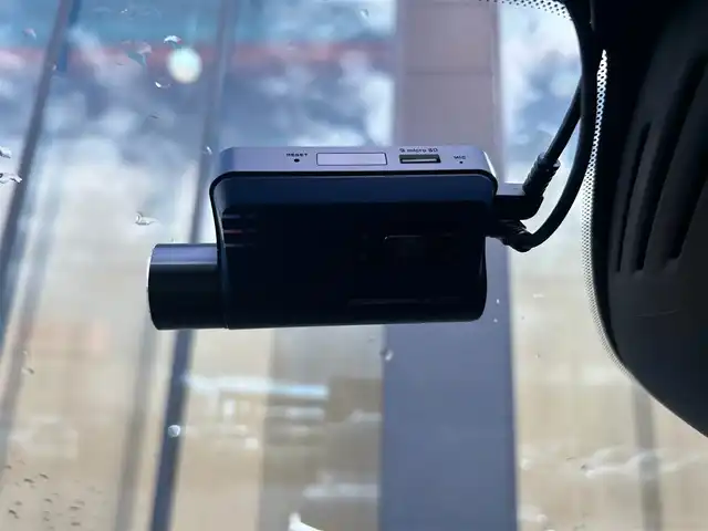 ボルボ ボルボ ＸＣ４０ B4 AWD インスクリプション 石川県 2021(令3)年 2万km グレー ４WD/純正HDDナビ/フルセグテレビ/フロント/サイド/バックカメラ/AppleCarPlay/USB/ハーマンカードンスピーカー/クルーズコントロール/ワイヤレスチャージャー/電動格納ミラー/ブラインドスポットモニター/防眩ミラー/アンビエントライト/ステアリングヒーター/レザーシート（白）/メモリーシート/パワーシート/シートヒーター/電動リアゲート/フットセンサー/オートライト/LEDヘッドライト/ETC