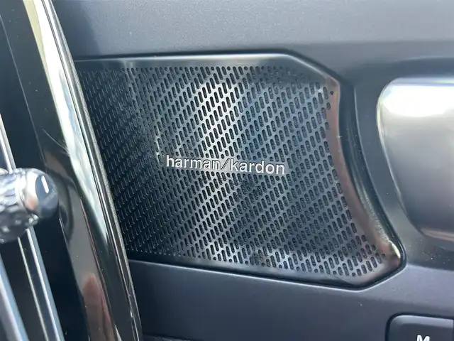 ボルボ ボルボ ＸＣ４０ B4 AWD インスクリプション 石川県 2021(令3)年 2万km グレー ４WD/純正HDDナビ/フルセグテレビ/フロント/サイド/バックカメラ/AppleCarPlay/USB/ハーマンカードンスピーカー/クルーズコントロール/ワイヤレスチャージャー/電動格納ミラー/ブラインドスポットモニター/防眩ミラー/アンビエントライト/ステアリングヒーター/レザーシート（白）/メモリーシート/パワーシート/シートヒーター/電動リアゲート/フットセンサー/オートライト/LEDヘッドライト/ETC