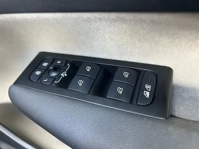 ボルボ ボルボ ＸＣ４０ B4 AWD インスクリプション 石川県 2021(令3)年 2万km グレー ４WD/純正HDDナビ/フルセグテレビ/フロント/サイド/バックカメラ/AppleCarPlay/USB/ハーマンカードンスピーカー/クルーズコントロール/ワイヤレスチャージャー/電動格納ミラー/ブラインドスポットモニター/防眩ミラー/アンビエントライト/ステアリングヒーター/レザーシート（白）/メモリーシート/パワーシート/シートヒーター/電動リアゲート/フットセンサー/オートライト/LEDヘッドライト/ETC