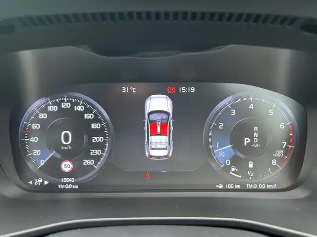 ボルボ ボルボ ＸＣ４０ B4 AWD インスクリプション 石川県 2021(令3)年 2万km グレー ４WD/純正HDDナビ/フルセグテレビ/フロント/サイド/バックカメラ/AppleCarPlay/USB/ハーマンカードンスピーカー/クルーズコントロール/ワイヤレスチャージャー/電動格納ミラー/ブラインドスポットモニター/防眩ミラー/アンビエントライト/ステアリングヒーター/レザーシート（白）/メモリーシート/パワーシート/シートヒーター/電動リアゲート/フットセンサー/オートライト/LEDヘッドライト/ETC