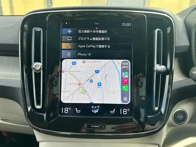 ボルボ ボルボ ＸＣ４０ B4 AWD インスクリプション 石川県 2021(令3)年 2万km グレー ４WD/純正HDDナビ/フルセグテレビ/フロント/サイド/バックカメラ/AppleCarPlay/USB/ハーマンカードンスピーカー/クルーズコントロール/ワイヤレスチャージャー/電動格納ミラー/ブラインドスポットモニター/防眩ミラー/アンビエントライト/ステアリングヒーター/レザーシート（白）/メモリーシート/パワーシート/シートヒーター/電動リアゲート/フットセンサー/オートライト/LEDヘッドライト/ETC