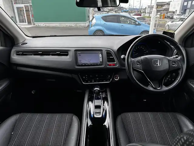 ホンダ ヴェゼル ハイブリッド X Lパッケージ 宮城県 2013(平25)年 4.4万km ミスティックグリーンパール あんしんパッケージ/・シティブレーキアクティブシステム/・サイド＋カーテンエアバッグ/純正SDナビ/【CD・DVD・SD・BT・ワンセグTV】/バックカメラ/社外17インチAW/ハーフレザーシート/シートヒーター/クルーズコントロール/社外ドライブレコーダー/社外GPSレーダー/電動コーナーポール/ルーフレール/ウィンカーミラー/電動格納ミラー/オートライト/LEDヘッドライト/フォグライト/スマートキーX２/ETC