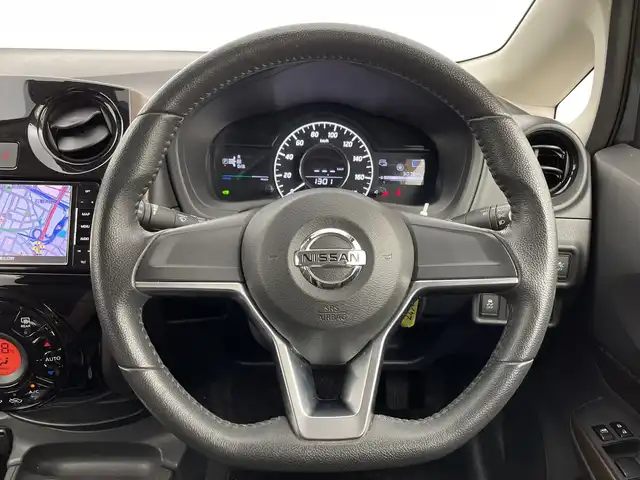 日産 ノート e－パワー メダリスト 新潟県 2016(平28)年 3.1万km ダークメタルグレー 社外SDナビ/　　フルセグ/CD/DVD/BT/アラウンドビューモニター/ハーフレザー/LEDオートライト/デジタルインナーミラー/レーンキープ/スマートキー/ETC