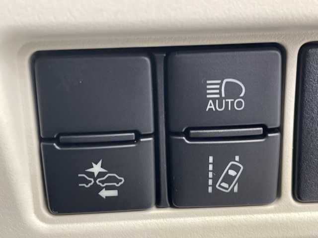 トヨタ ノア Si ダブルバイビーⅡ 栃木県 2019(平31)年 3.3万km ホワイトパールクリスタルシャイン 純正ナビ(NSZT-W68T)/(フルセグTV・Bluetooth・CD・DVD・SD)/バックカメラ/後席モニター/トヨタセーフティセンス/ ・プリクラッシュセーフティ/ ・レーンキープアシスト/ ・クルーズコントロール/ ・オートハイビーム/前後コーナーセンサー/両側パワースライドドア/ハーフレザーシート/LEDヘッドライト/オートライト/3列シート/ウォークスルー/ビルトインETC/スマートキー/純正アルミホイール/社外フロアマット