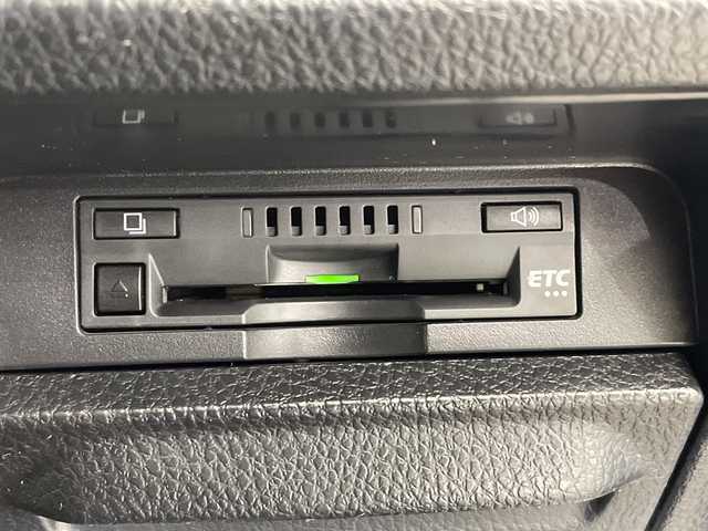 トヨタ ノア Si ダブルバイビーⅡ 栃木県 2019(平31)年 3.3万km ホワイトパールクリスタルシャイン 純正ナビ(NSZT-W68T)/(フルセグTV・Bluetooth・CD・DVD・SD)/バックカメラ/後席モニター/トヨタセーフティセンス/ ・プリクラッシュセーフティ/ ・レーンキープアシスト/ ・クルーズコントロール/ ・オートハイビーム/前後コーナーセンサー/両側パワースライドドア/ハーフレザーシート/LEDヘッドライト/オートライト/3列シート/ウォークスルー/ビルトインETC/スマートキー/純正アルミホイール/社外フロアマット