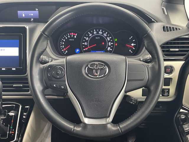 トヨタ ノア Si ダブルバイビーⅡ 栃木県 2019(平31)年 3.3万km ホワイトパールクリスタルシャイン 純正ナビ(NSZT-W68T)/(フルセグTV・Bluetooth・CD・DVD・SD)/バックカメラ/後席モニター/トヨタセーフティセンス/ ・プリクラッシュセーフティ/ ・レーンキープアシスト/ ・クルーズコントロール/ ・オートハイビーム/前後コーナーセンサー/両側パワースライドドア/ハーフレザーシート/LEDヘッドライト/オートライト/3列シート/ウォークスルー/ビルトインETC/スマートキー/純正アルミホイール/社外フロアマット