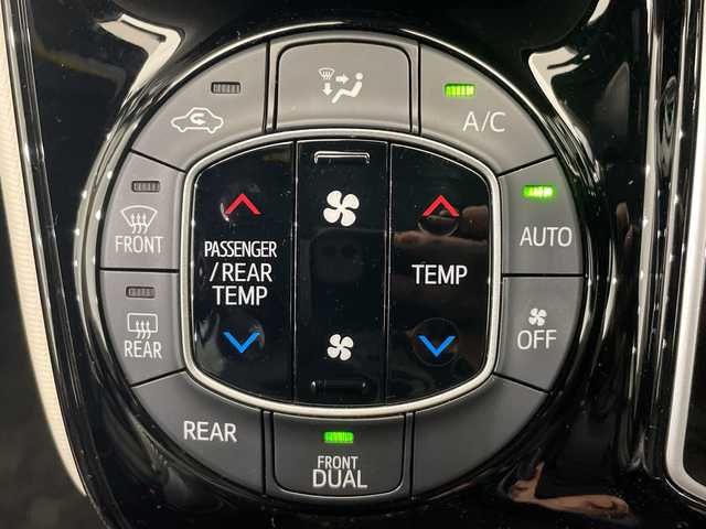 トヨタ ノア Si ダブルバイビーⅡ 栃木県 2019(平31)年 3.3万km ホワイトパールクリスタルシャイン 純正ナビ(NSZT-W68T)/(フルセグTV・Bluetooth・CD・DVD・SD)/バックカメラ/後席モニター/トヨタセーフティセンス/ ・プリクラッシュセーフティ/ ・レーンキープアシスト/ ・クルーズコントロール/ ・オートハイビーム/前後コーナーセンサー/両側パワースライドドア/ハーフレザーシート/LEDヘッドライト/オートライト/3列シート/ウォークスルー/ビルトインETC/スマートキー/純正アルミホイール/社外フロアマット