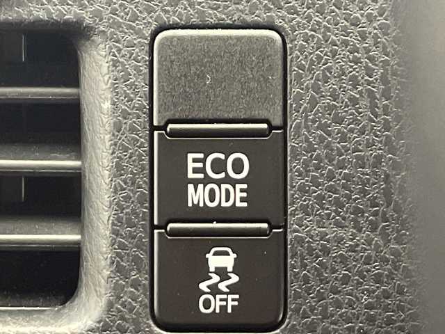 トヨタ ノア Si ダブルバイビーⅡ 栃木県 2019(平31)年 3.3万km ホワイトパールクリスタルシャイン 純正ナビ(NSZT-W68T)/(フルセグTV・Bluetooth・CD・DVD・SD)/バックカメラ/後席モニター/トヨタセーフティセンス/ ・プリクラッシュセーフティ/ ・レーンキープアシスト/ ・クルーズコントロール/ ・オートハイビーム/前後コーナーセンサー/両側パワースライドドア/ハーフレザーシート/LEDヘッドライト/オートライト/3列シート/ウォークスルー/ビルトインETC/スマートキー/純正アルミホイール/社外フロアマット