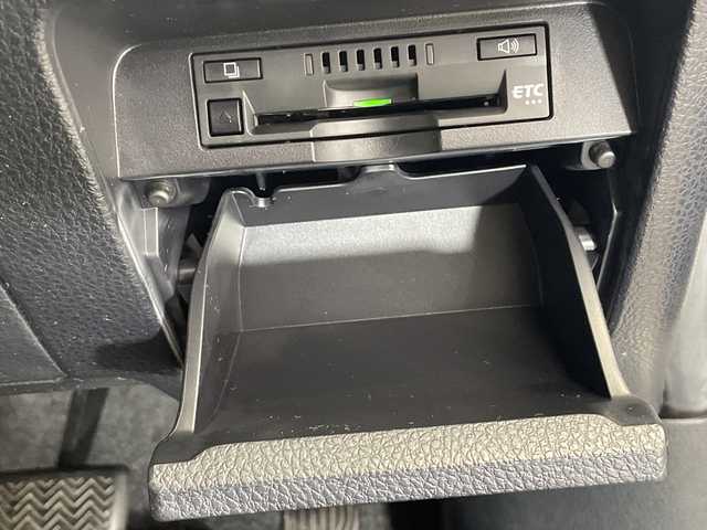 トヨタ ノア Si ダブルバイビーⅡ 栃木県 2019(平31)年 3.3万km ホワイトパールクリスタルシャイン 純正ナビ(NSZT-W68T)/(フルセグTV・Bluetooth・CD・DVD・SD)/バックカメラ/後席モニター/トヨタセーフティセンス/ ・プリクラッシュセーフティ/ ・レーンキープアシスト/ ・クルーズコントロール/ ・オートハイビーム/前後コーナーセンサー/両側パワースライドドア/ハーフレザーシート/LEDヘッドライト/オートライト/3列シート/ウォークスルー/ビルトインETC/スマートキー/純正アルミホイール/社外フロアマット