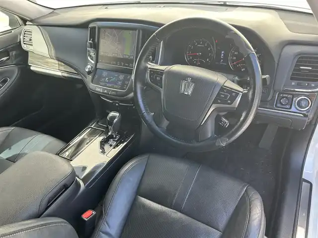 トヨタ クラウン アスリート S 滋賀県 2013(平25)年 13.3万km ホワイトパールクリスタルシャイン 純正メーカーナビ/（AM/FM/CD/DVD/TVフルセグHDD/Bluetooth/USB）/プリクラッシュブレーキアシスト/ETC/バックカメラ/クルーズコントロール/コーナーセンサー/ステアリングスイッチ/ハンズフリーフォン/シートヒーターD/N/シートベンチレーションD/N/パワーシートD/N/オートエアコン/オートライト/プッシュスタート/スマートキー/電動格納ミラー/レーダー付きルームミラー/USB/純正フロアマット/純正ドアバイザー