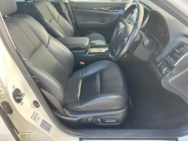 トヨタ クラウン アスリート S 滋賀県 2013(平25)年 13.3万km ホワイトパールクリスタルシャイン 純正メーカーナビ/（AM/FM/CD/DVD/TVフルセグHDD/Bluetooth/USB）/プリクラッシュブレーキアシスト/ETC/バックカメラ/クルーズコントロール/コーナーセンサー/ステアリングスイッチ/ハンズフリーフォン/シートヒーターD/N/シートベンチレーションD/N/パワーシートD/N/オートエアコン/オートライト/プッシュスタート/スマートキー/電動格納ミラー/レーダー付きルームミラー/USB/純正フロアマット/純正ドアバイザー