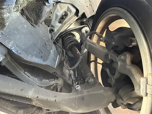 トヨタ クラウン アスリート S 滋賀県 2013(平25)年 13.3万km ホワイトパールクリスタルシャイン ８インチ純正ナビ/（AM/FM/CD/DVD/フルセグ/HDD/Bluetooth/USB）/レーダー付きルームミラー/ETC/バックカメラ/プリクラッシュブレーキアシスト/クルーズコントロール/コーナーセンサー/運転席・助手席シートヒーター/運転席・助手席シートベンチレーション/運転席・助手席パワーシート/電動格納ミラー/革巻きステアリング/ステアリングスイッチ/ハンズフリーフォン/オートライト/キセノンライト/フロントフォグ/フルオートエアコン/プッシュスタート/スマートキー/USB端子/純正フロアマット/純正ドアバイザー