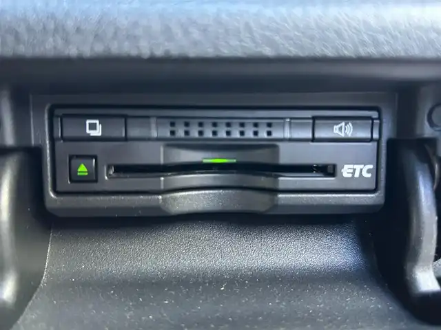 トヨタ クラウン アスリート S 滋賀県 2013(平25)年 13.3万km ホワイトパールクリスタルシャイン ８インチ純正ナビ/（AM/FM/CD/DVD/フルセグ/HDD/Bluetooth/USB）/レーダー付きルームミラー/ETC/バックカメラ/プリクラッシュブレーキアシスト/クルーズコントロール/コーナーセンサー/運転席・助手席シートヒーター/運転席・助手席シートベンチレーション/運転席・助手席パワーシート/電動格納ミラー/革巻きステアリング/ステアリングスイッチ/ハンズフリーフォン/オートライト/キセノンライト/フロントフォグ/フルオートエアコン/プッシュスタート/スマートキー/USB端子/純正フロアマット/純正ドアバイザー