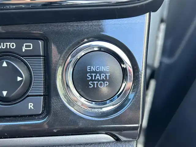 トヨタ クラウン アスリート S 滋賀県 2013(平25)年 13.3万km ホワイトパールクリスタルシャイン ８インチ純正ナビ/（AM/FM/CD/DVD/フルセグ/HDD/Bluetooth/USB）/レーダー付きルームミラー/ETC/バックカメラ/プリクラッシュブレーキアシスト/クルーズコントロール/コーナーセンサー/運転席・助手席シートヒーター/運転席・助手席シートベンチレーション/運転席・助手席パワーシート/電動格納ミラー/革巻きステアリング/ステアリングスイッチ/ハンズフリーフォン/オートライト/キセノンライト/フロントフォグ/フルオートエアコン/プッシュスタート/スマートキー/USB端子/純正フロアマット/純正ドアバイザー