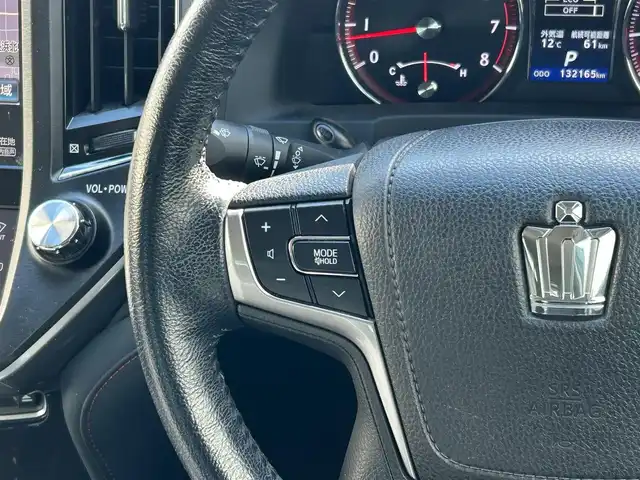 トヨタ クラウン アスリート S 滋賀県 2013(平25)年 13.3万km ホワイトパールクリスタルシャイン ８インチ純正ナビ/（AM/FM/CD/DVD/フルセグ/HDD/Bluetooth/USB）/レーダー付きルームミラー/ETC/バックカメラ/プリクラッシュブレーキアシスト/クルーズコントロール/コーナーセンサー/運転席・助手席シートヒーター/運転席・助手席シートベンチレーション/運転席・助手席パワーシート/電動格納ミラー/革巻きステアリング/ステアリングスイッチ/ハンズフリーフォン/オートライト/キセノンライト/フロントフォグ/フルオートエアコン/プッシュスタート/スマートキー/USB端子/純正フロアマット/純正ドアバイザー