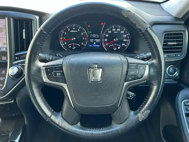 トヨタ クラウン アスリート S 滋賀県 2013(平25)年 13.3万km ホワイトパールクリスタルシャイン ８インチ純正ナビ/（AM/FM/CD/DVD/フルセグ/HDD/Bluetooth/USB）/レーダー付きルームミラー/ETC/バックカメラ/プリクラッシュブレーキアシスト/クルーズコントロール/コーナーセンサー/運転席・助手席シートヒーター/運転席・助手席シートベンチレーション/運転席・助手席パワーシート/電動格納ミラー/革巻きステアリング/ステアリングスイッチ/ハンズフリーフォン/オートライト/キセノンライト/フロントフォグ/フルオートエアコン/プッシュスタート/スマートキー/USB端子/純正フロアマット/純正ドアバイザー